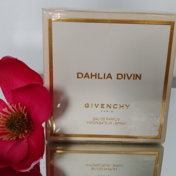 Givenchy Dahlia Divin EDT 50 ml